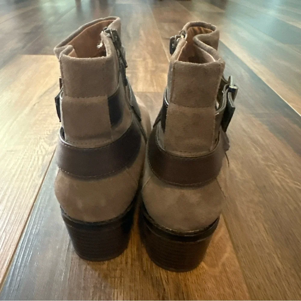 Vionic Hope Mana Suede Ankle Booties Size 7.5 Orthoheel Weather Repellent Greige